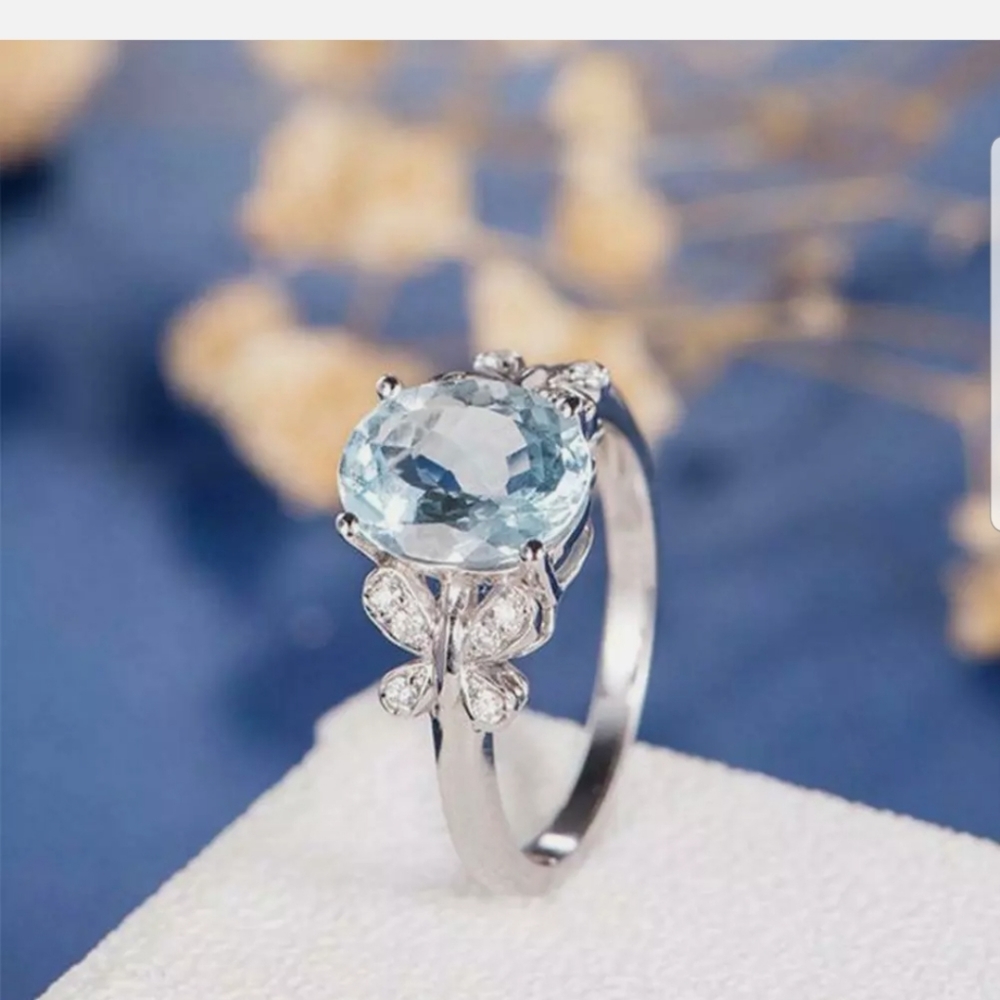 **New silver toned sky blue cubic Zirconia ring - Picture 5 of 12